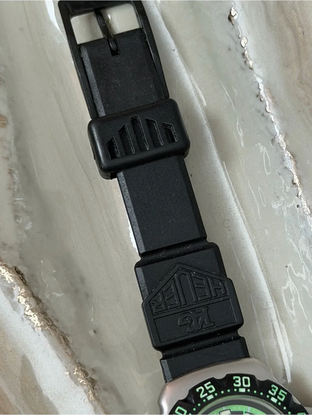 TAG Heuer Professional 200M Quartz Formula 1  375.508